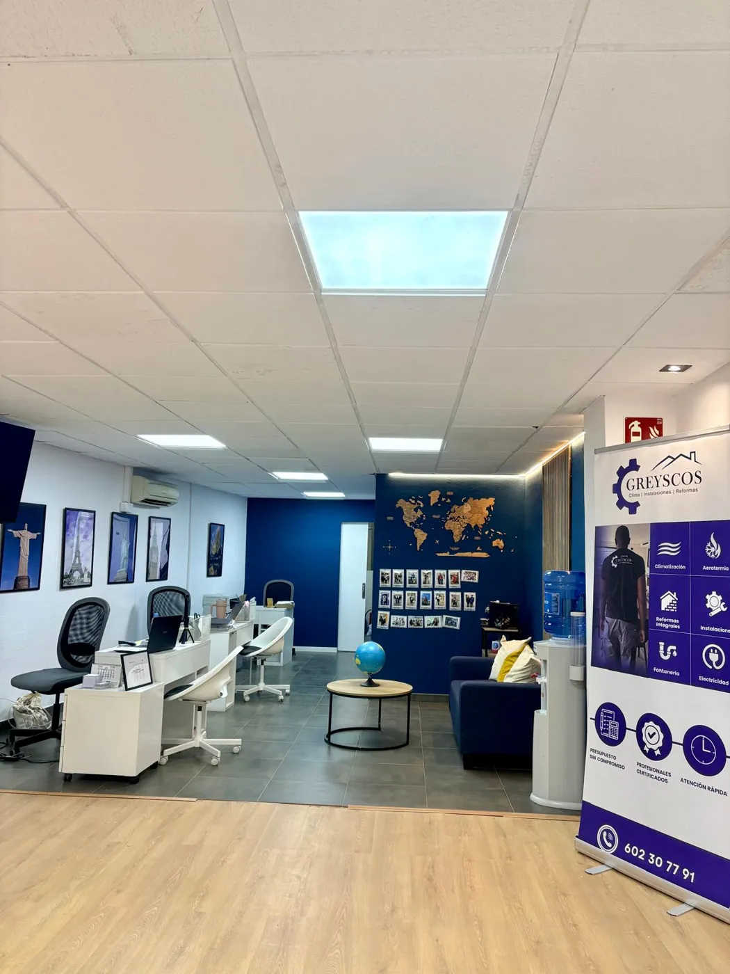 Oficina de Greyscos en Carrer El·lipse, L'Hospitalet de Llobregat